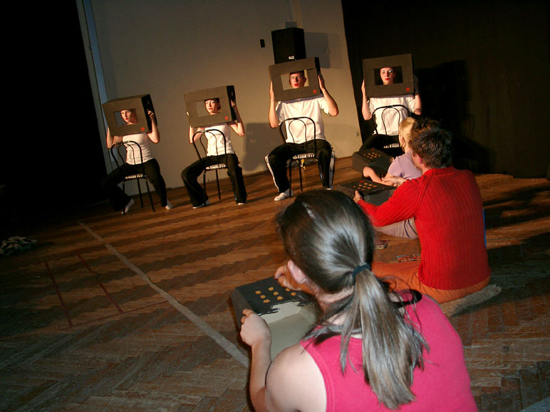 9. Schultheaterfest - Bild 43
 (Ein Klick auf das Bild bringt Sie auf die vorherige Seite)