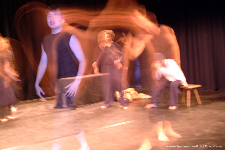 10.Schultheaterfest - Donnerstag - Bild 4
 (Ein Klick auf das Bild bringt Sie auf die vorherige Seite)