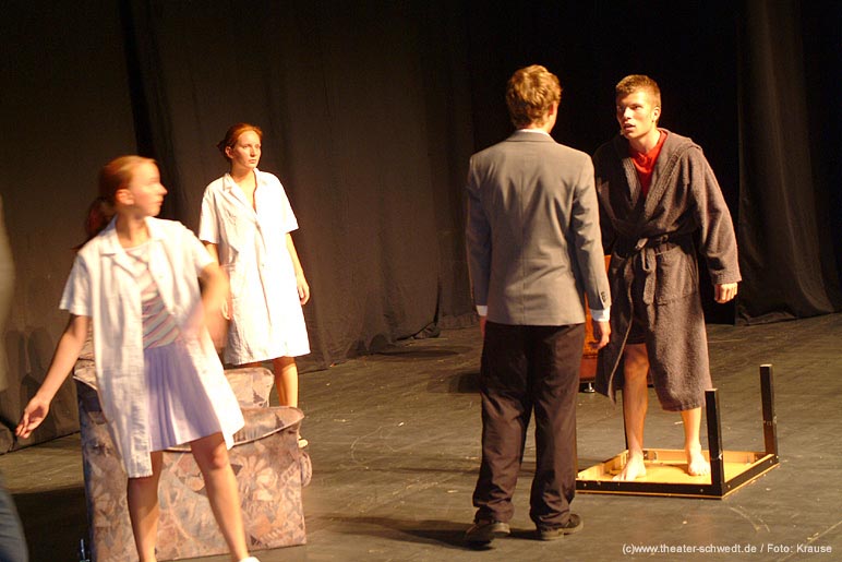 10.Schultheaterfest - Mittwoch - Bild 64
 (Ein Klick auf das Bild bringt Sie auf die vorherige Seite)