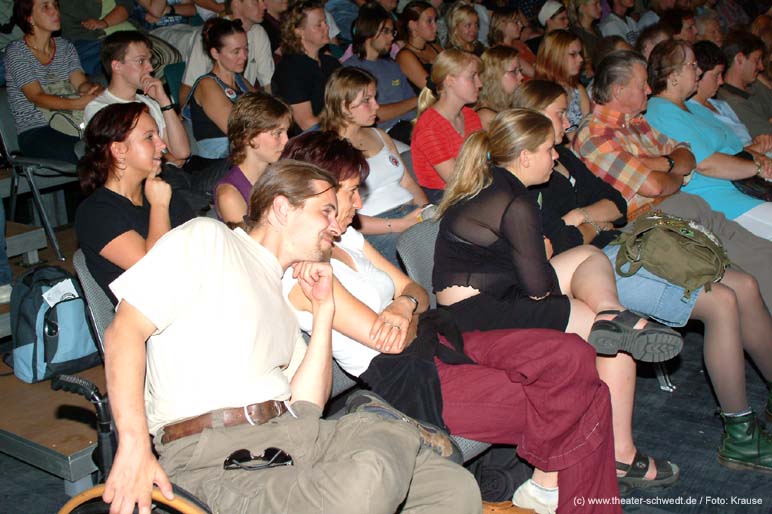 10.Schultheaterfest - Montag - Bild 12
 (Ein Klick auf das Bild bringt Sie auf die vorherige Seite)