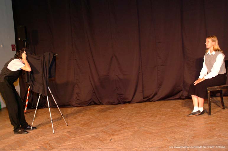 10.Schultheaterfest - Montag - Bild 37
 (Ein Klick auf das Bild bringt Sie auf die vorherige Seite)