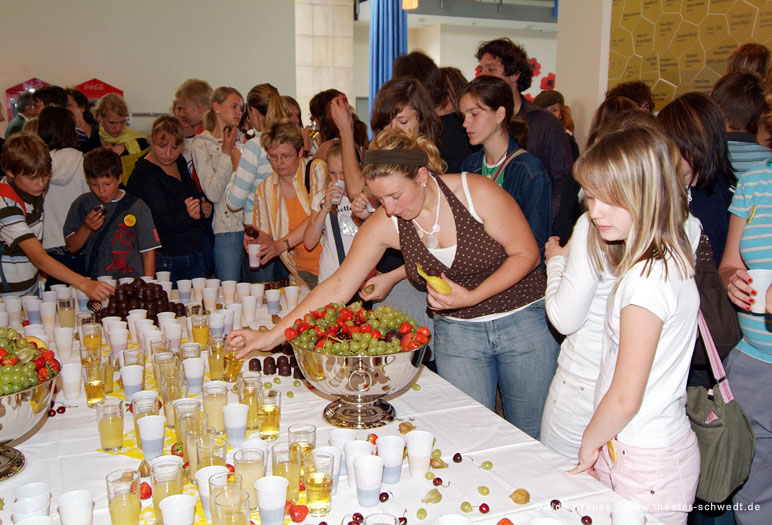 Schultheaterfest - Montag - Bild 29
 (Ein Klick auf das Bild bringt Sie auf die vorherige Seite)