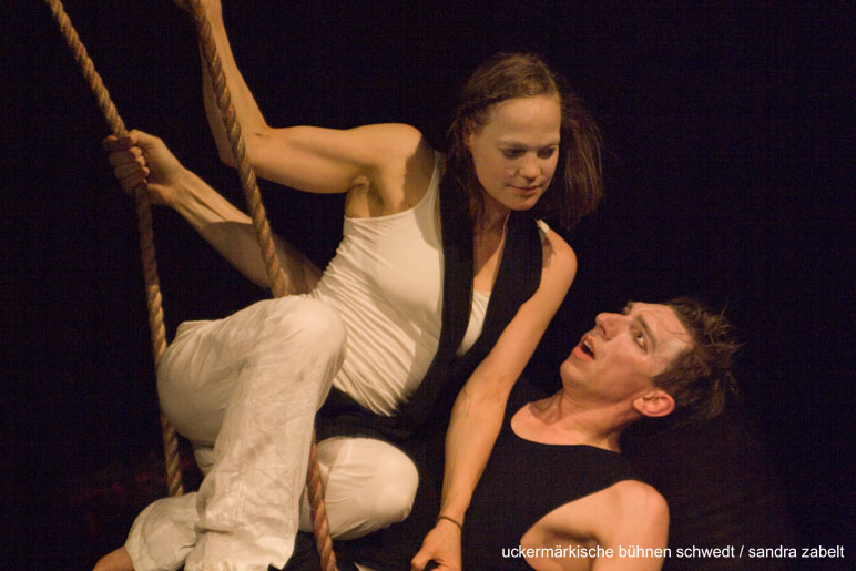 Macbeth / Theater Frankfurt (Oder)
 (Ein Klick auf das Bild bringt Sie auf die vorherige Seite)