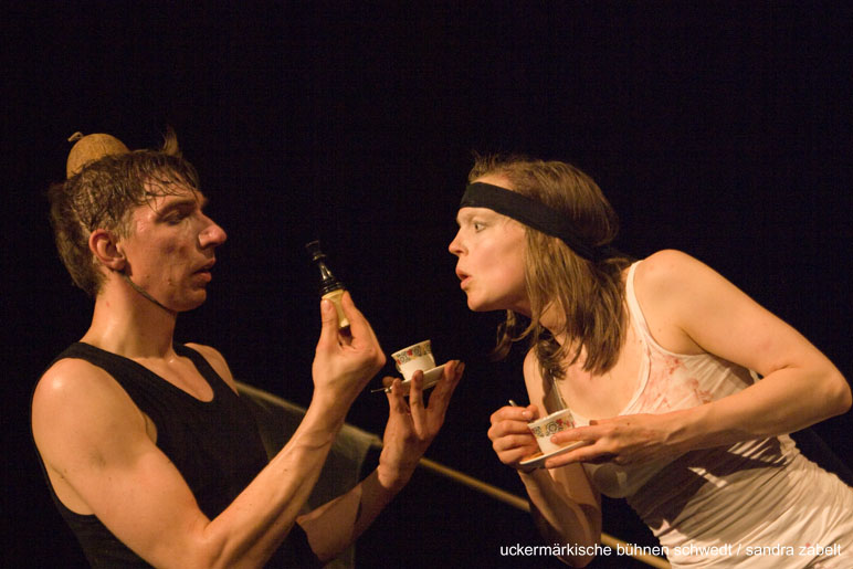 Macbeth / Theater Frankfurt (Oder)
 (Ein Klick auf das Bild bringt Sie auf die vorherige Seite)