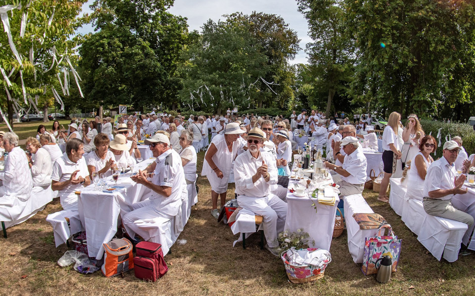 Dîner en blanc – Foto 1 von 20