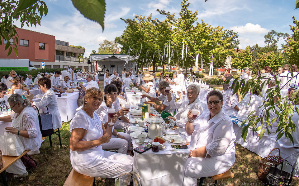 Dîner en blanc – Foto 3 von 20