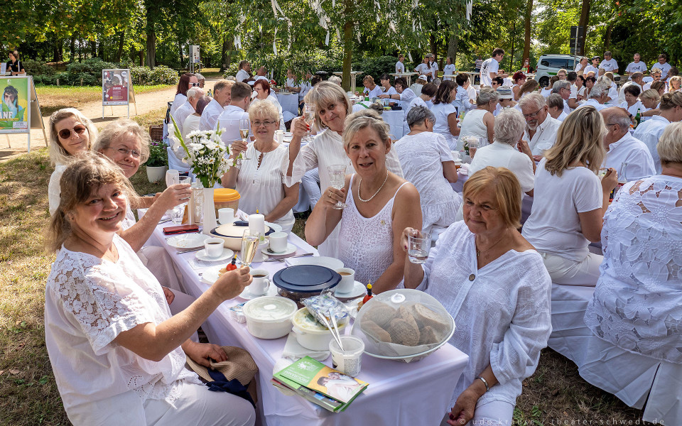Dîner en blanc – Foto 5 von 20