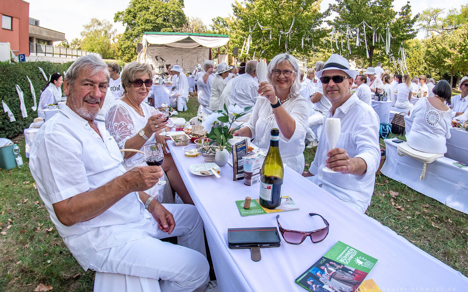 Dîner en blanc – Foto 11 von 20