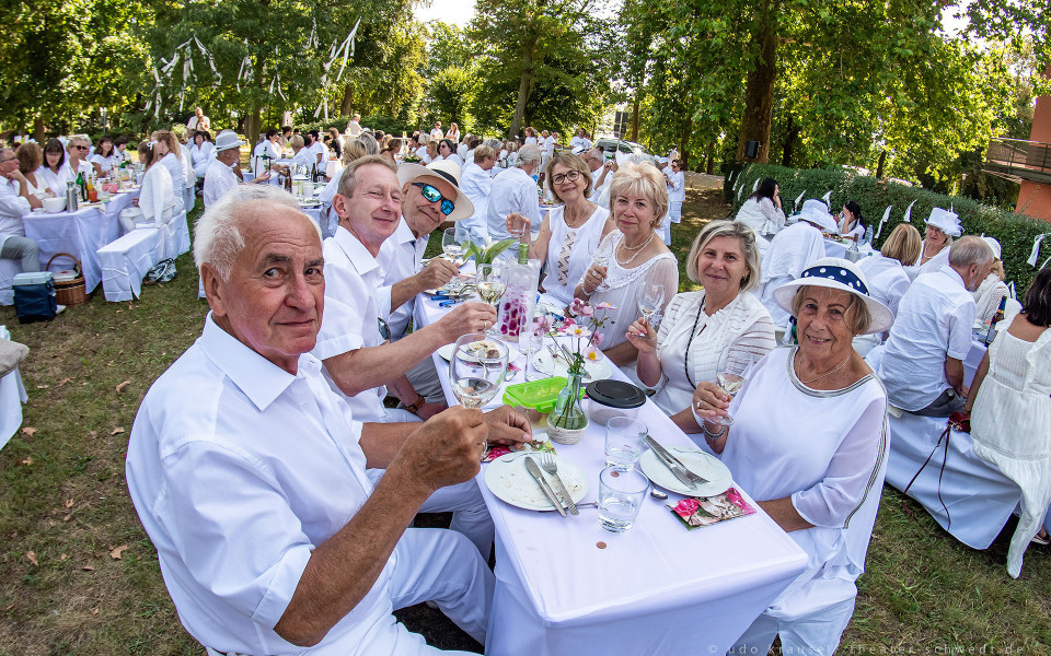 Dîner en blanc – Foto 13 von 20