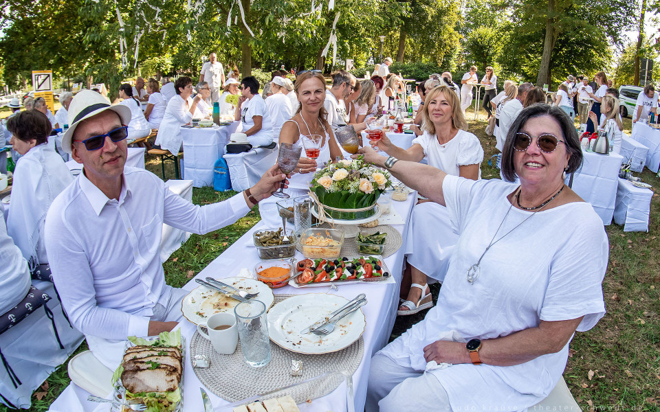 Dîner en blanc – Foto 14 von 20