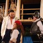 Was ihr wollt, 5. Akt, Viola / Cesario (Claire Varga), Orsino (Uwe Schmiedel), Antonio (Maximilian Wolff), Valentin (Roland Möser)