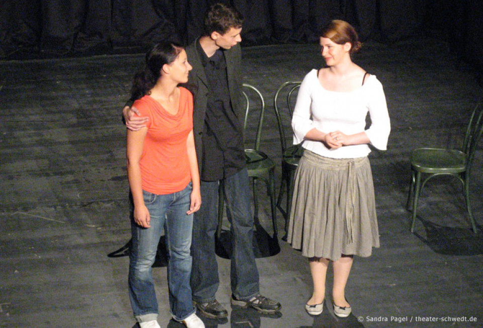 Blick durch die Flasche - Kurs Darstellendes Spiel, Kl. 11, C.-F.-Gauß-Gymnasium Schwedt