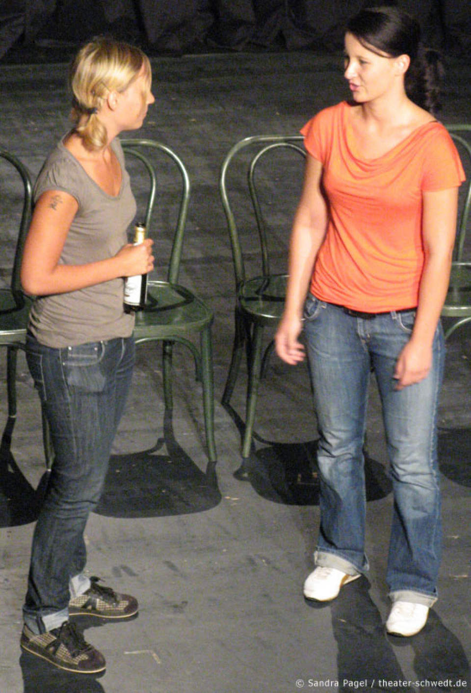 Blick durch die Flasche - Kurs Darstellendes Spiel, Kl. 11, C.-F.-Gauß-Gymnasium Schwedt