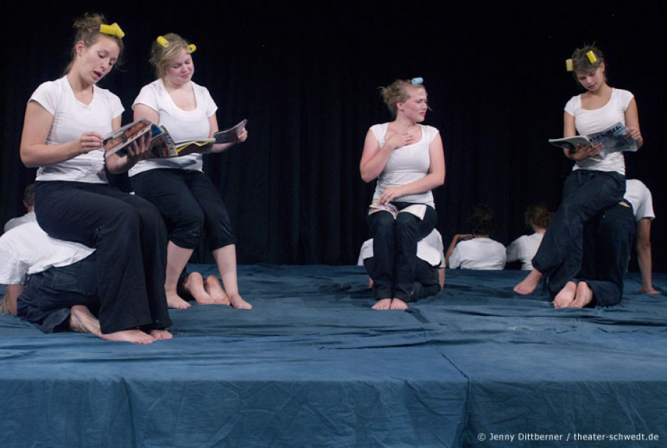 Portrait eines Planeten - Theater-AG Theattrobaten, Friedrich-Schiller-Gymnasium Königs Wusterhausen