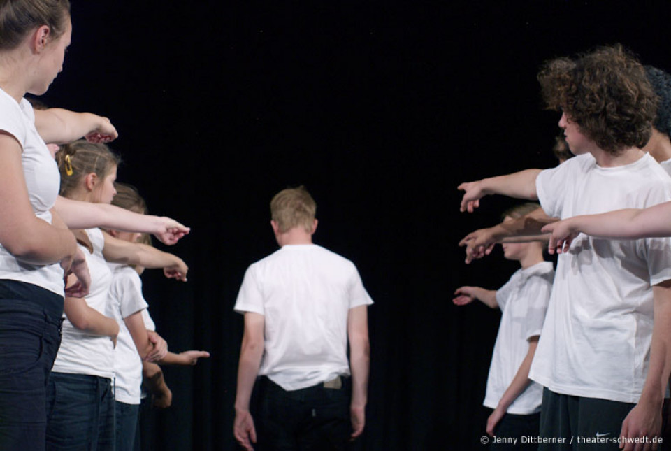 Portrait eines Planeten - Theater-AG Theattrobaten, Friedrich-Schiller-Gymnasium Königs Wusterhausen