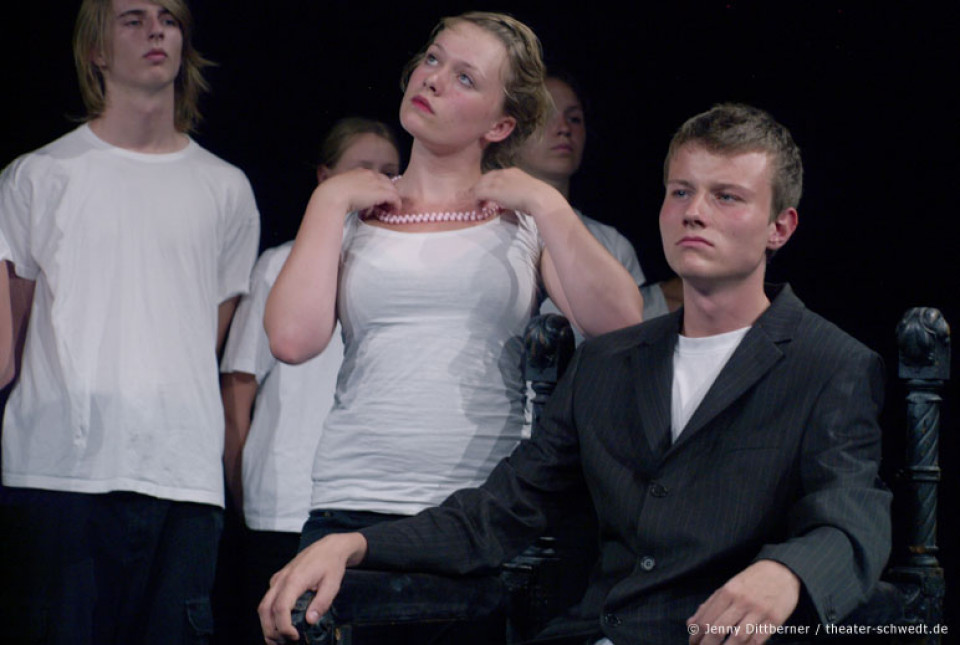 Portrait eines Planeten - Theater-AG Theattrobaten, Friedrich-Schiller-Gymnasium Königs Wusterhausen