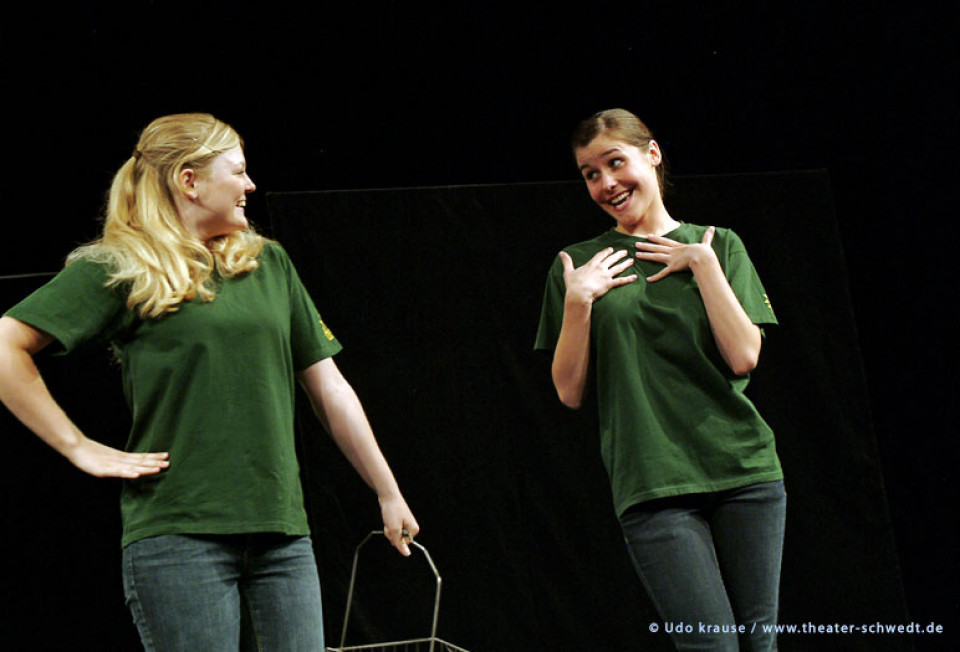 Hart an der offenen Grenze - die gaußgestoßenen, Kurs Darstellendes Spiel Kl. 12, C.-F.-Gauß-Gymnasium Schwedt
