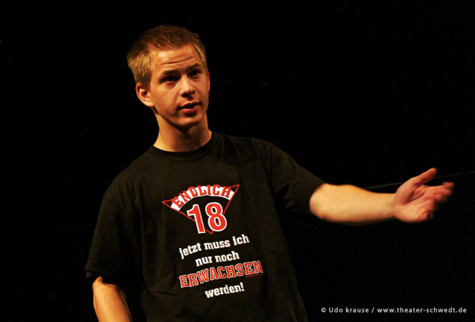 Hart an der offenen Grenze - die gaußgestoßenen, Kurs Darstellendes Spiel Kl. 12, C.-F.-Gauß-Gymnasium Schwedt