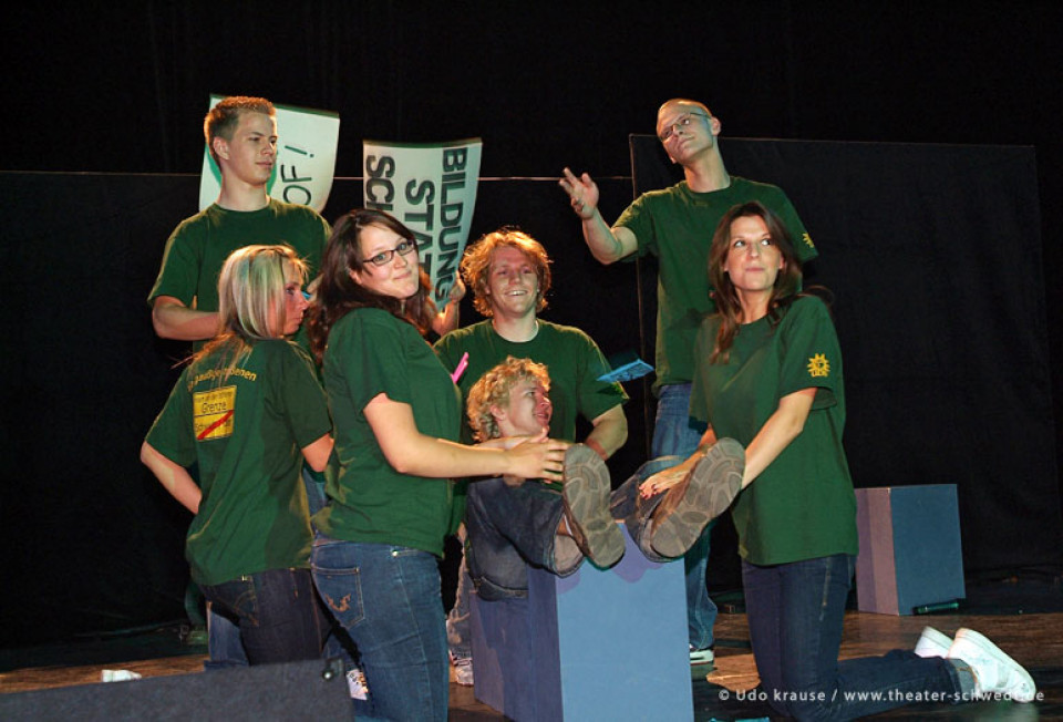 Hart an der offenen Grenze - die gaußgestoßenen, Kurs Darstellendes Spiel Kl. 12, C.-F.-Gauß-Gymnasium Schwedt
