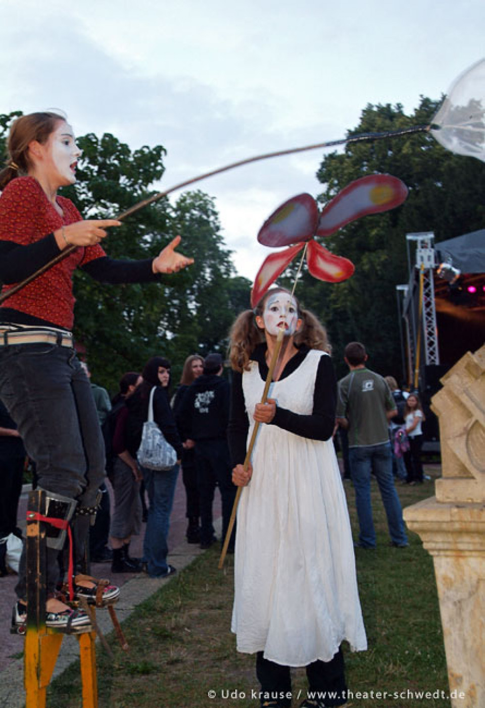 Straßentheateraktionen - Theaterteenwork, Schülertheater der Aktiven Naturschule Prenzlau