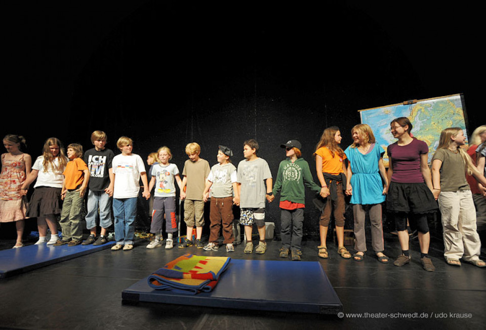Der große Husten oder Kinder an die Macht, Theatergruppe der Aktiven Naturschule Templin