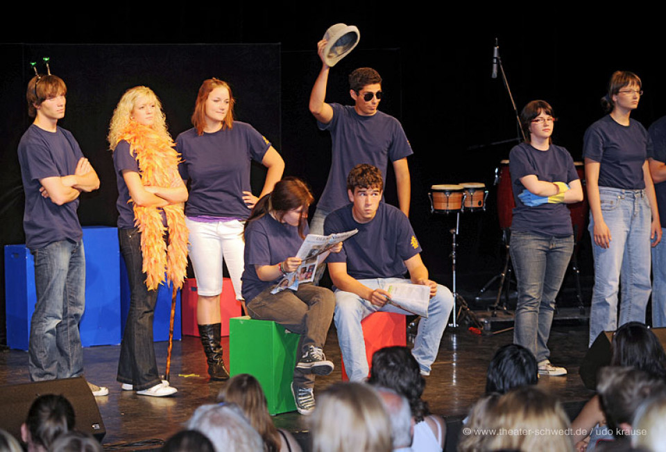 Der nackte Wahlsinn, die gaußreißer, Kurs Darstellendes Spiel, Klasse 12, C.-F.-Gauß-Gymnasium Schwedt/Oder