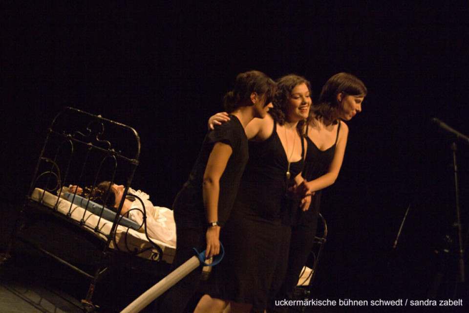 Liebelei - Spiegelei / Kurs Darstellendes Spiel, Kl. 13, Gymnasium im Stift Neuzelle