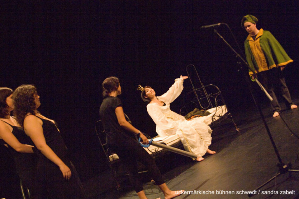Liebelei - Spiegelei / Kurs Darstellendes Spiel, Kl. 13, Gymnasium im Stift Neuzelle