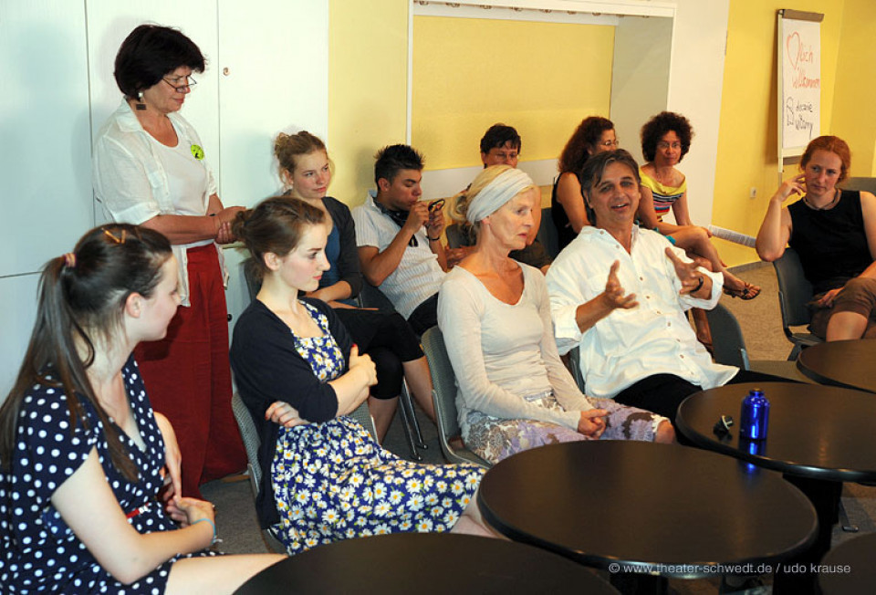 KriTisch zu Macht & Ohnmacht / Jugendliche und ihre Patinnen aus Potsdam