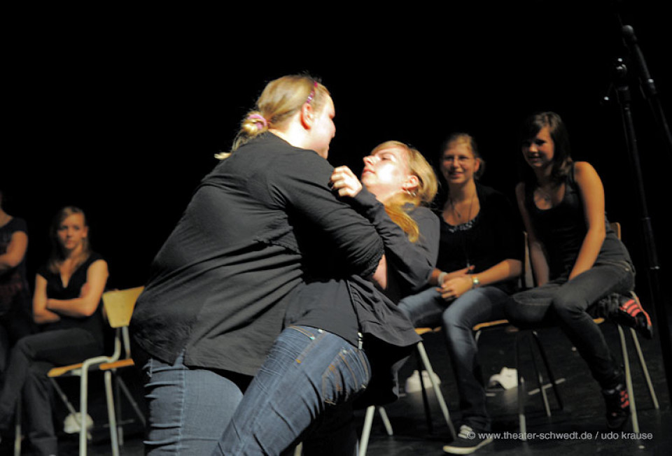 Time Out / Schüler der 9. Klasse der Johann-Julius-Hecker-Schule Berlin-Marzahn