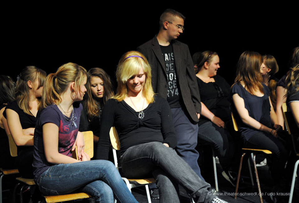 Time Out / Schüler der 9. Klasse der Johann-Julius-Hecker-Schule Berlin-Marzahn