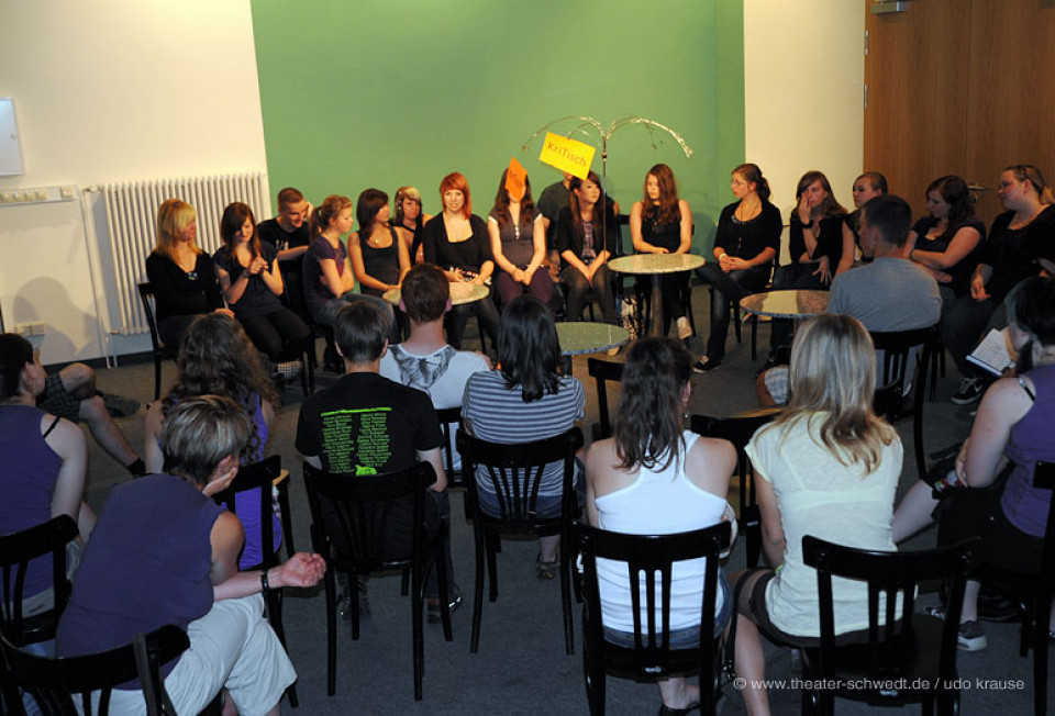KriTisch zu Time Out / Schüler der 9. Klasse der Johann-Julius-Hecker-Schule Berlin-Marzahn