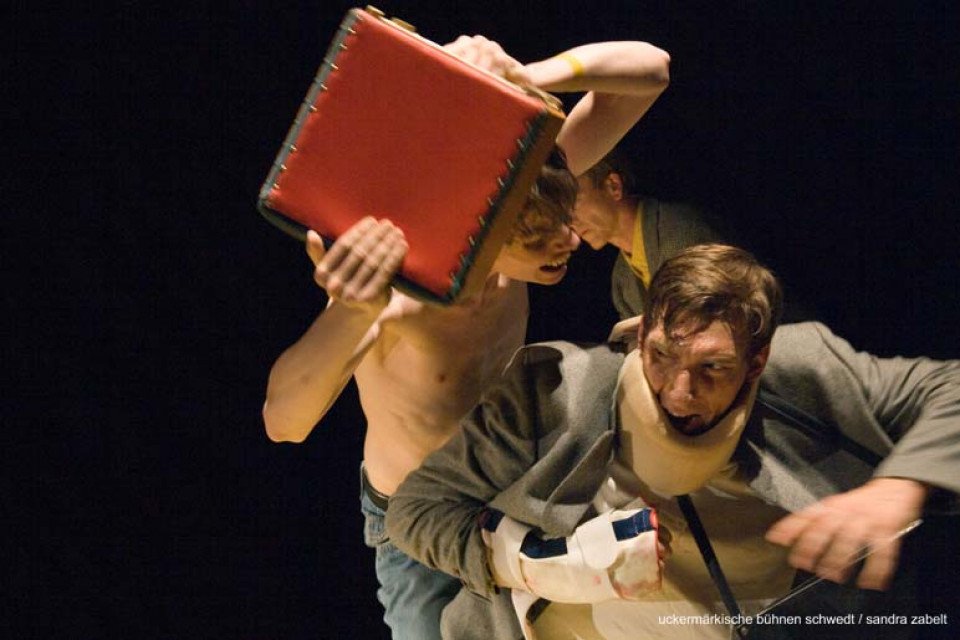 Das Labyrinth / Theaterschule für Körper & Bildung und Theater Frankfurt (Oder)
