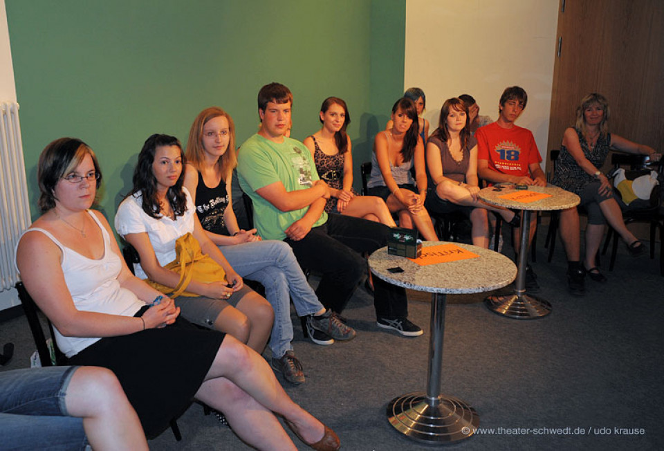 KriTisch zu Raub der Sabinerinnen / Kurs Darstellendes Spiel, Kl. 12, C.-F.-Gauß-Gymnasium Schwedt