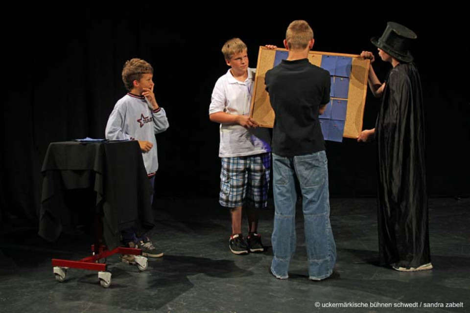 Zauberkids / Theater-AG der Nordend-Schule Eberswalde