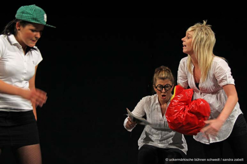 Dachschaden / Kurs Darstellendes Spiel, Kl. 12, C.-F.-Gauß-Gymnasium Schwedt