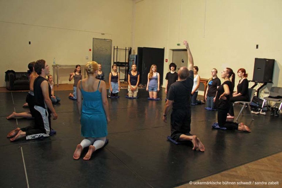 Werkstatt: Körper und Stimme mit Janusz Janiszewski (Theaterpädagoge und Regisseur)