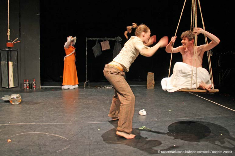 Koma / Theaterschule für Körper & Bildung und Theater Frankfurt (Oder)