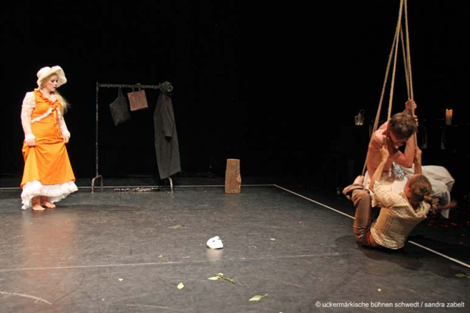 Koma / Theaterschule für Körper & Bildung und Theater Frankfurt (Oder)