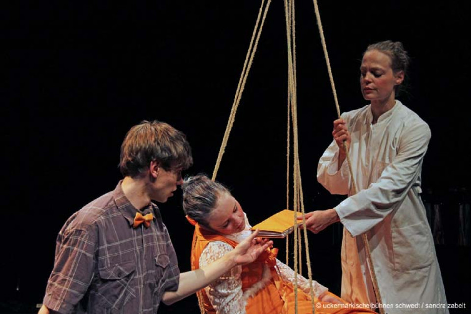 Koma / Theaterschule für Körper & Bildung und Theater Frankfurt (Oder)