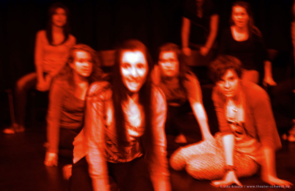 Die Verrückten (Wariatki) - Teatr UHURU, Kulturhaus Gryfino