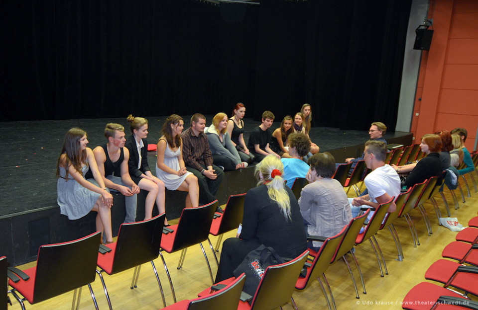 KriTisch zur Vorstellung Die 5 Gesichter der Frau - Theatergruppe Kurios, Eberswalde