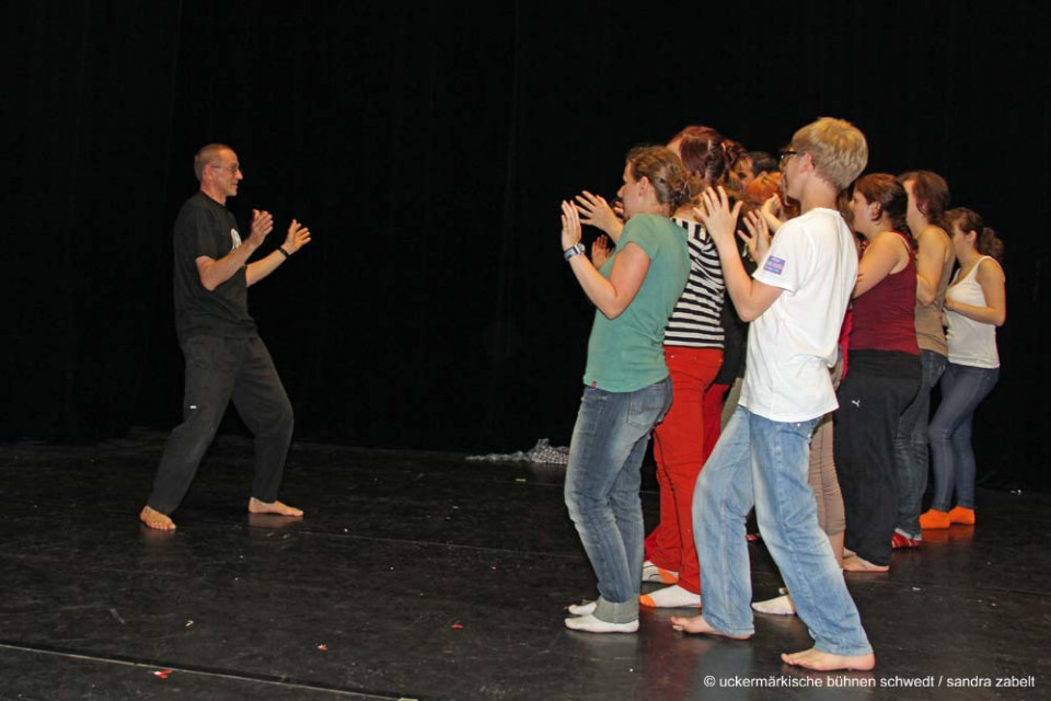 Werkstatt: Spielerische Improvisation - Leitung: Janusz Janiszewski, Theaterpädagoge und Regisseur