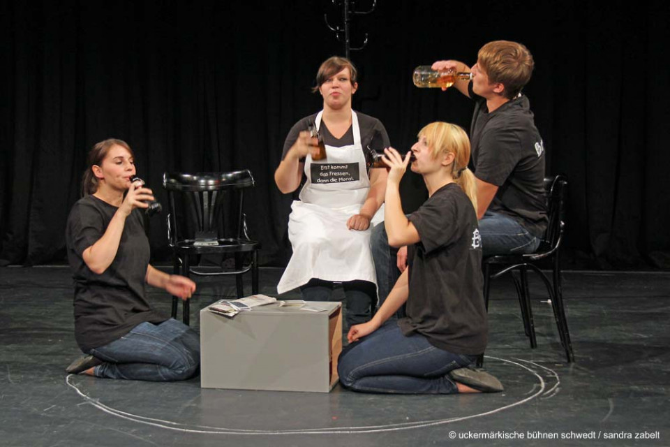 Brecht! - Kurs Darstellendes Spiel, 4. Semester, Bertolt-Brecht-Gymnasium Bad Freienwalde