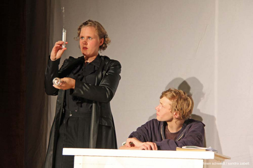Praxis Dr. Deiwel, was kann ich für Sie tun? - Theater Stolperdraht, Kinder- und Jugendtheater in Schwedt e. V.