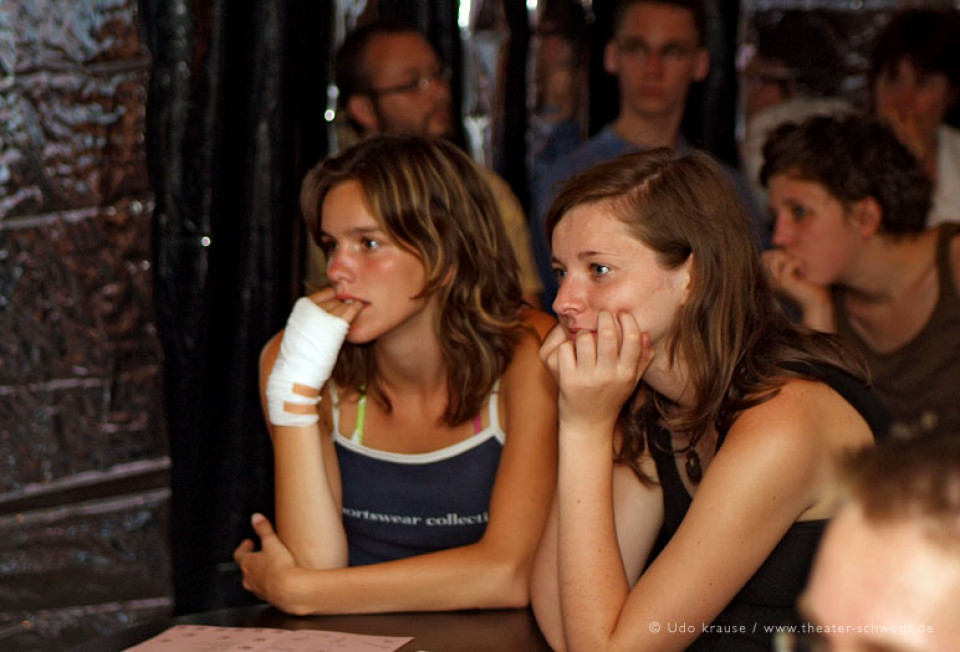 Publikum in der Vorstellung Du bist der Anpfiff, du Rasenbeißer! / FinowerKulturKabarett Kl. 10-13, Gymnasium Eberswalde-Finow