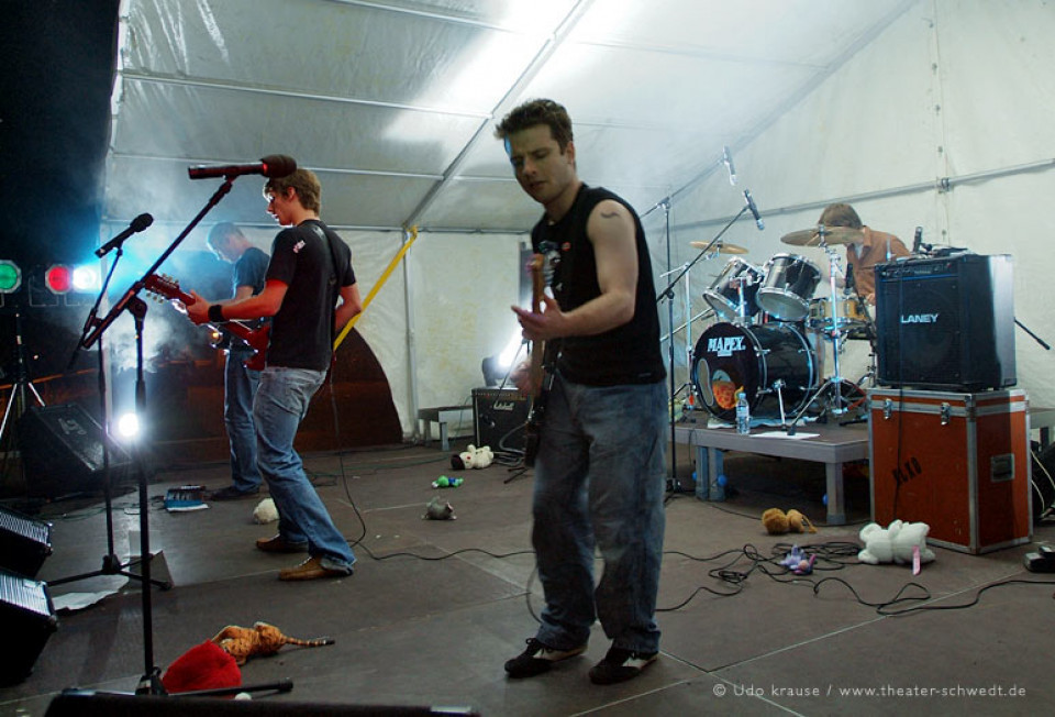 Konzert mit Huckepack, Vagabunt und Strings of Sofia