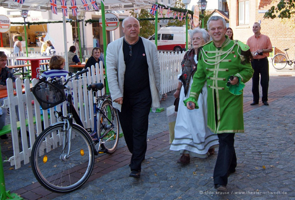 v.l.n.r. Intendant Reinhard Simon, Frau Brummund, Bürgermeister Jürgen Polzehl