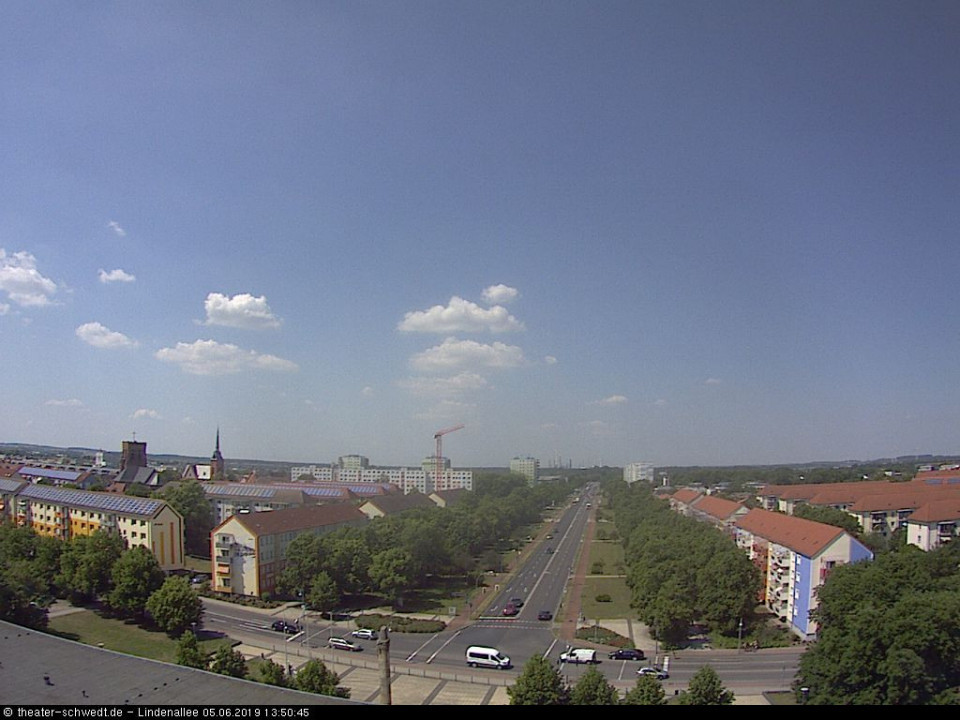 sind in Halle a.d. Saale schon bei 32°C; 17 Uhr sollen es 35°C sein (hinzugefügt von Volker am 05.06.2019)