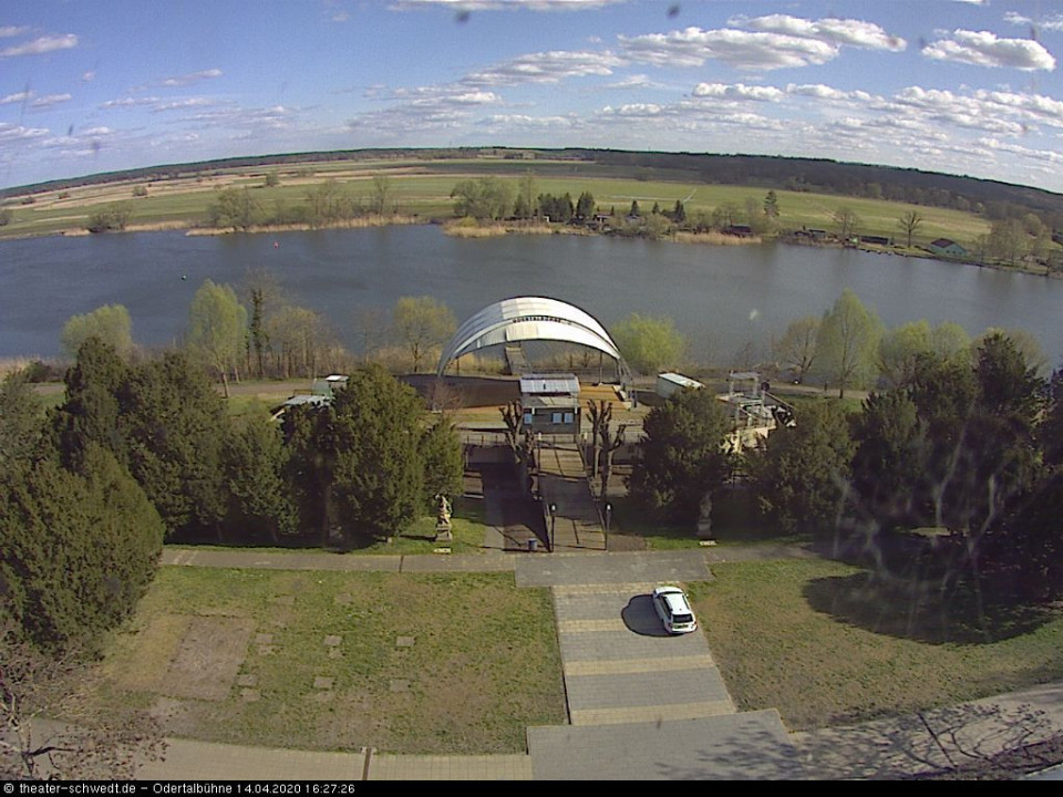 An der Kamera ist wohl mal ein Frühjahrsputz fällig ... (hinzugefügt von Heimweh am 14.04.2020)